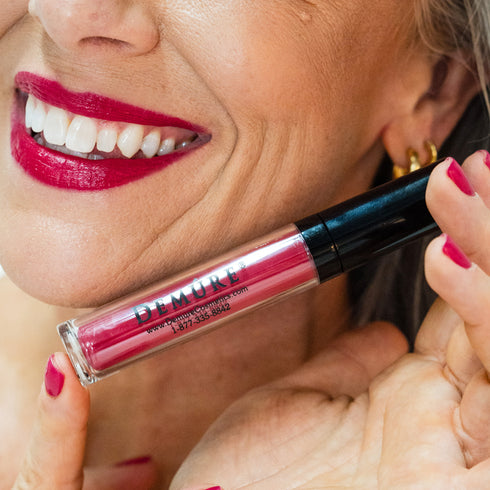 Matte Lipstick Lady in Red (103)